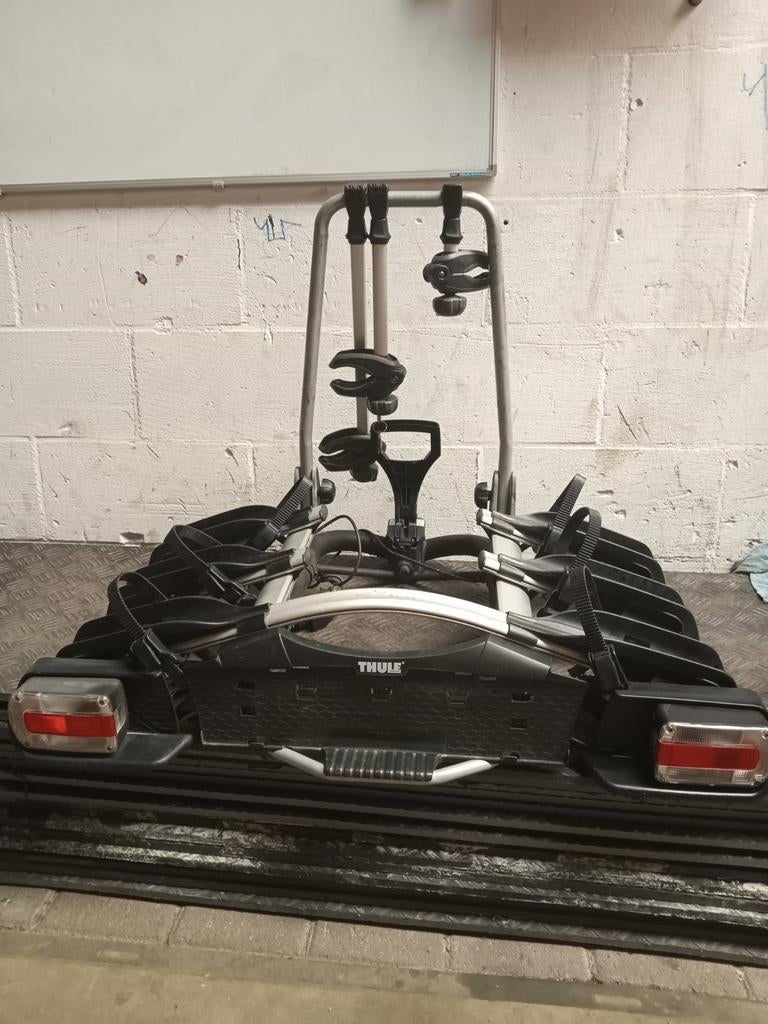 Thule Kantelbaare fietsendrager voor 3 fietsen, Auto diversen, Fietsendragers, Gebruikt, Ophalen of Verzenden, 2 fietsen, Trekhaakdrager