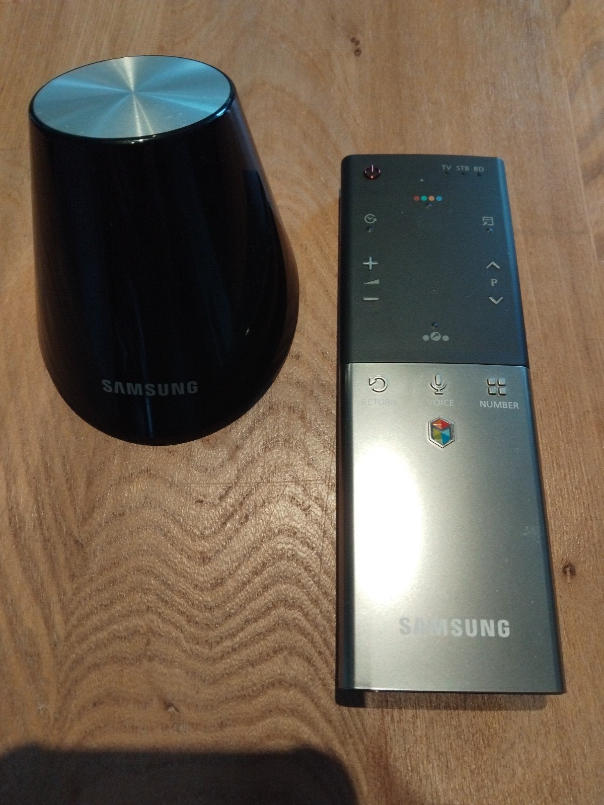 Samsung SmartThings Hub & Afstandsbediening, Ophalen of Verzenden, Zo goed als nieuw, Origineel, Tv
