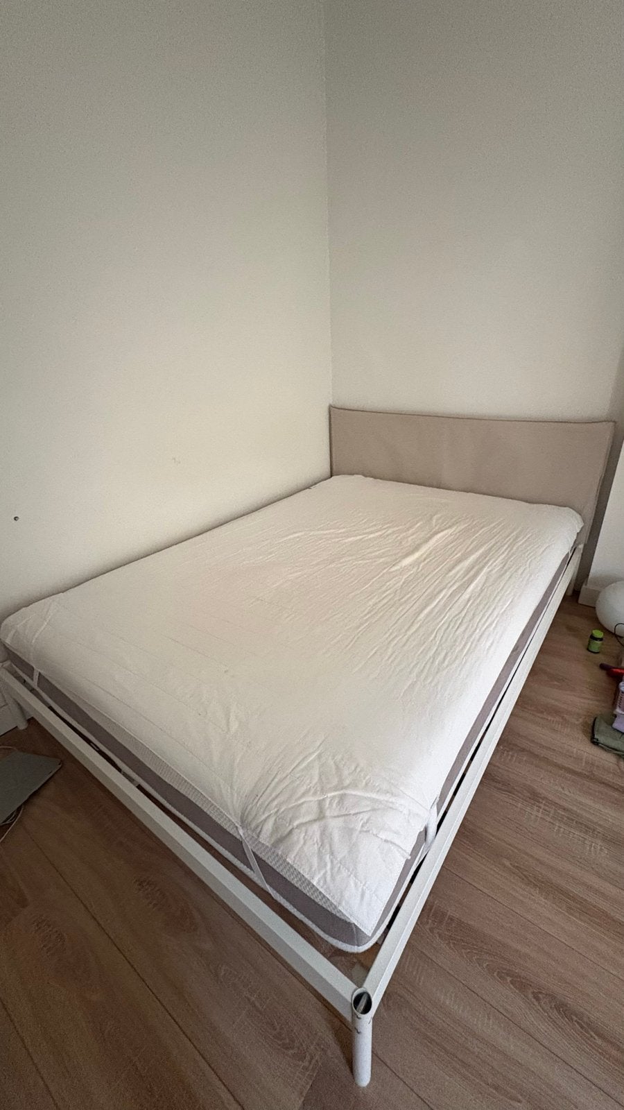 Tweepersoonsbed met matras en topper - 140x200 cm, Ophalen, Gebruikt, Wit, Tweepersoons