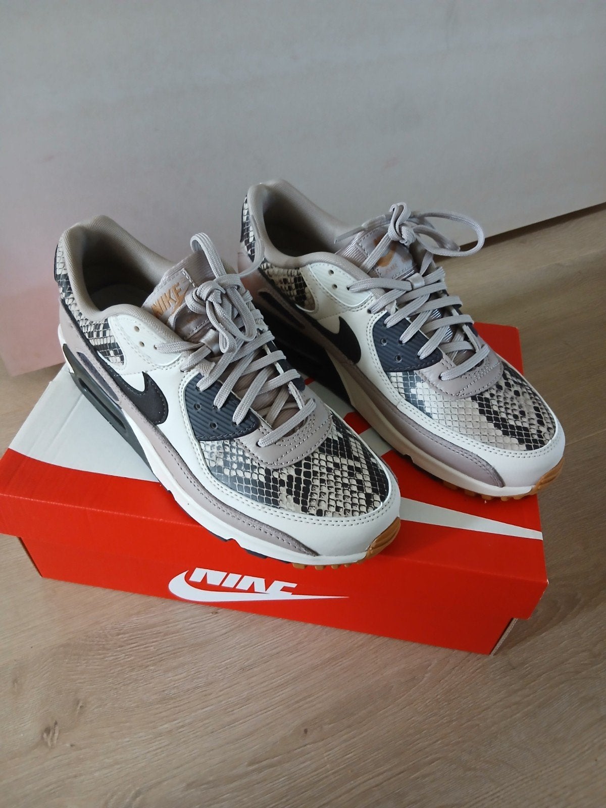 Nike Air Max 90 SE - Slangenprint - Maat 41, Kleding | Dames, Ophalen, Beige, Nieuw, Sneakers of Gympen