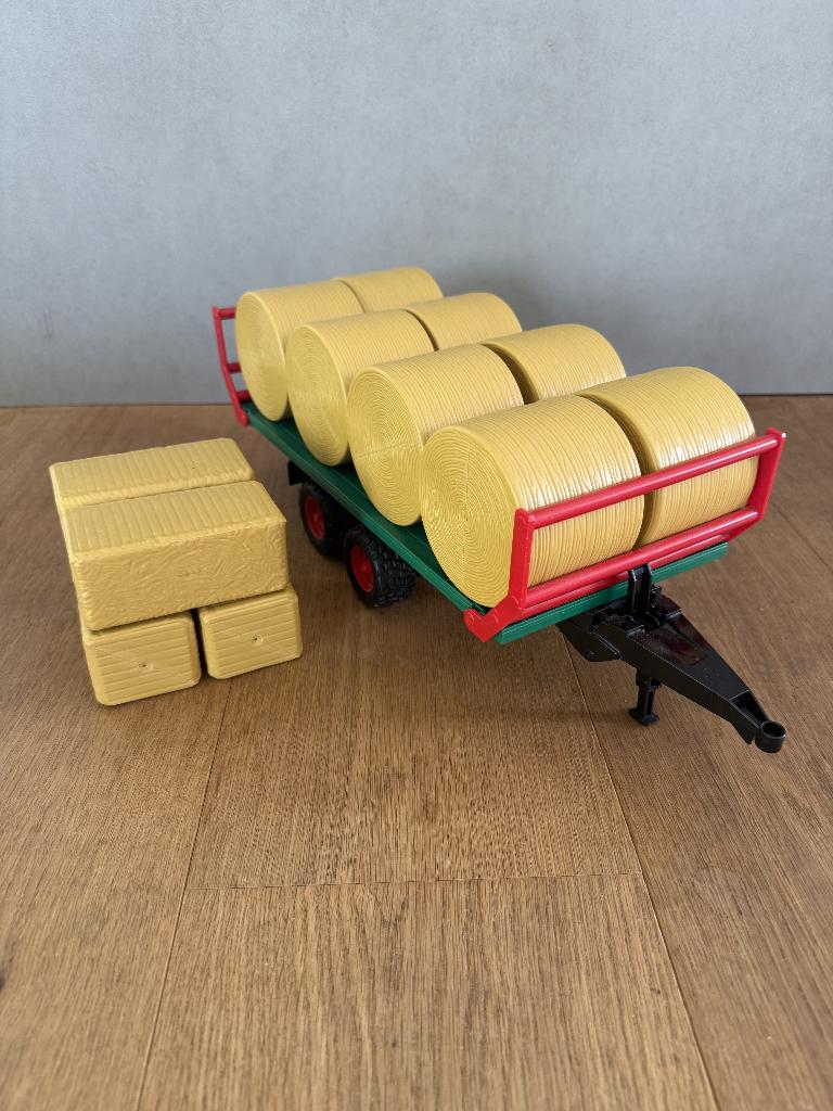 Bruder Balentransporter met 8 ronde hooibalen, Ophalen of Verzenden