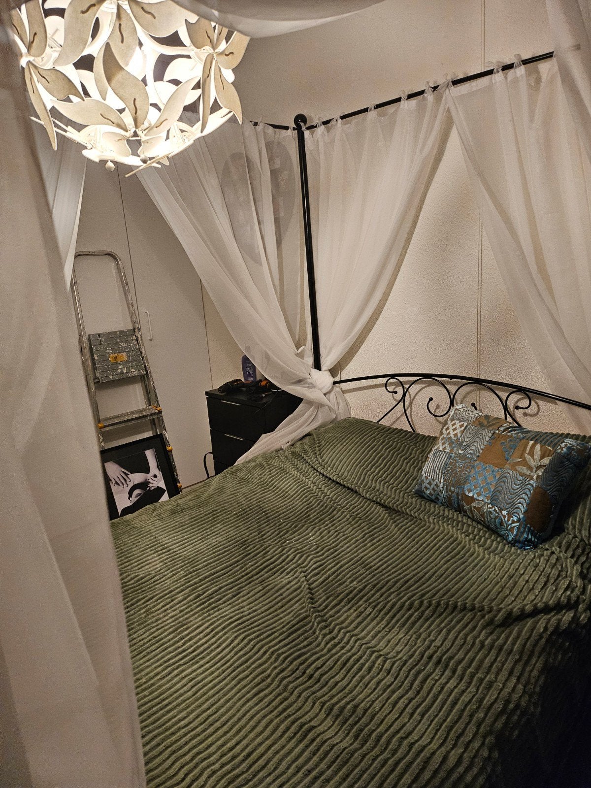 hemelbed met matras, 1 jaar oud maat 200x140, Huis en Inrichting, Ophalen, Eenpersoons, Zwart, Zo goed als nieuw