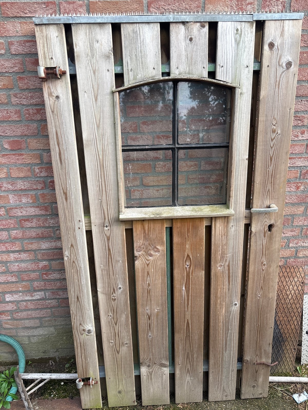 Poort met gegalvaniseerd frame en authentiek stalraam, Tuin en Terras, Met poort, Gebruikt, Ophalen of Verzenden, Tuinhek