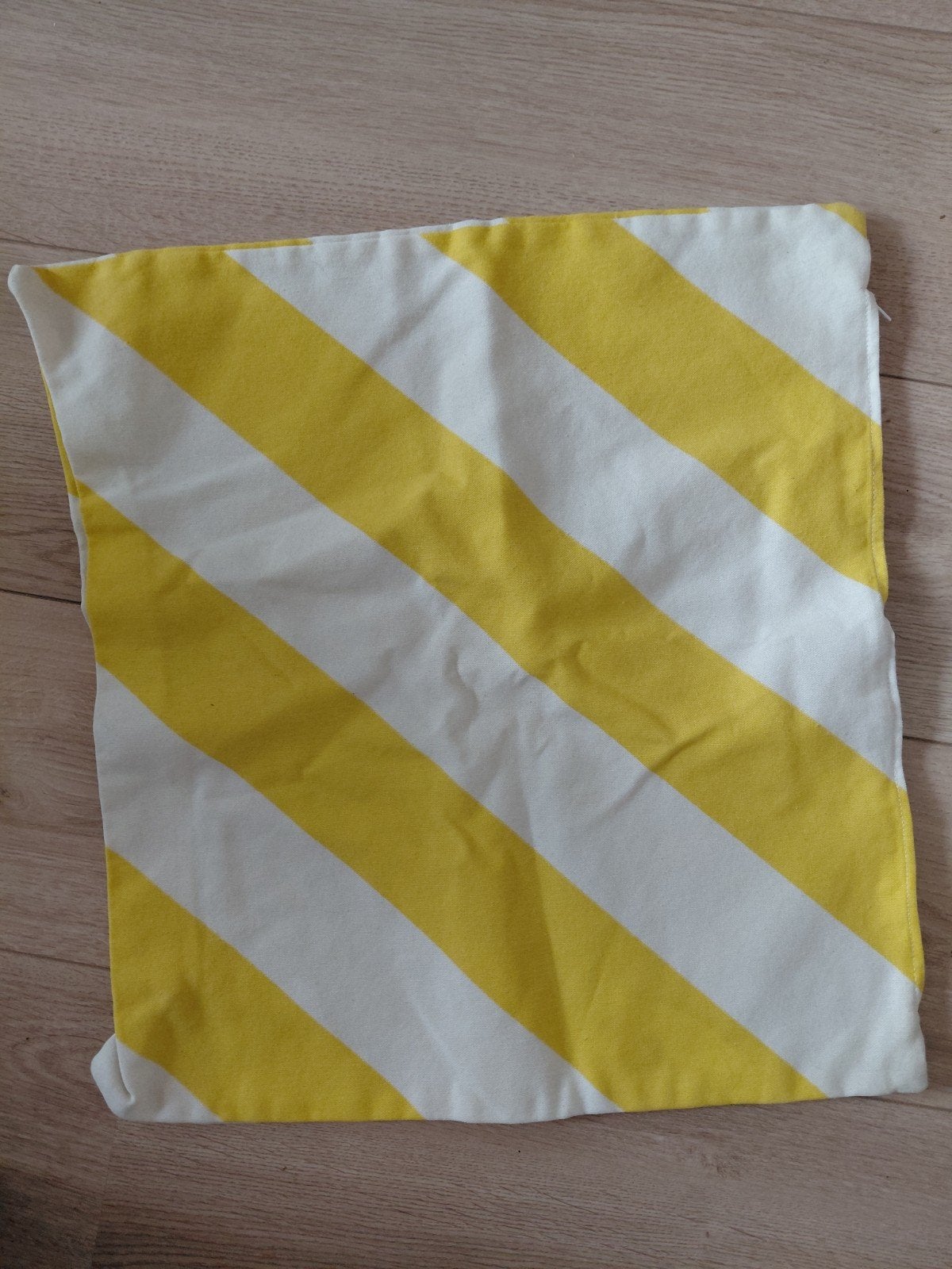 3 stuks kussenhoezen: geel gestreept, stippen en blauw, Gebruikt, Meerkleurig, Met print, Ophalen of Verzenden