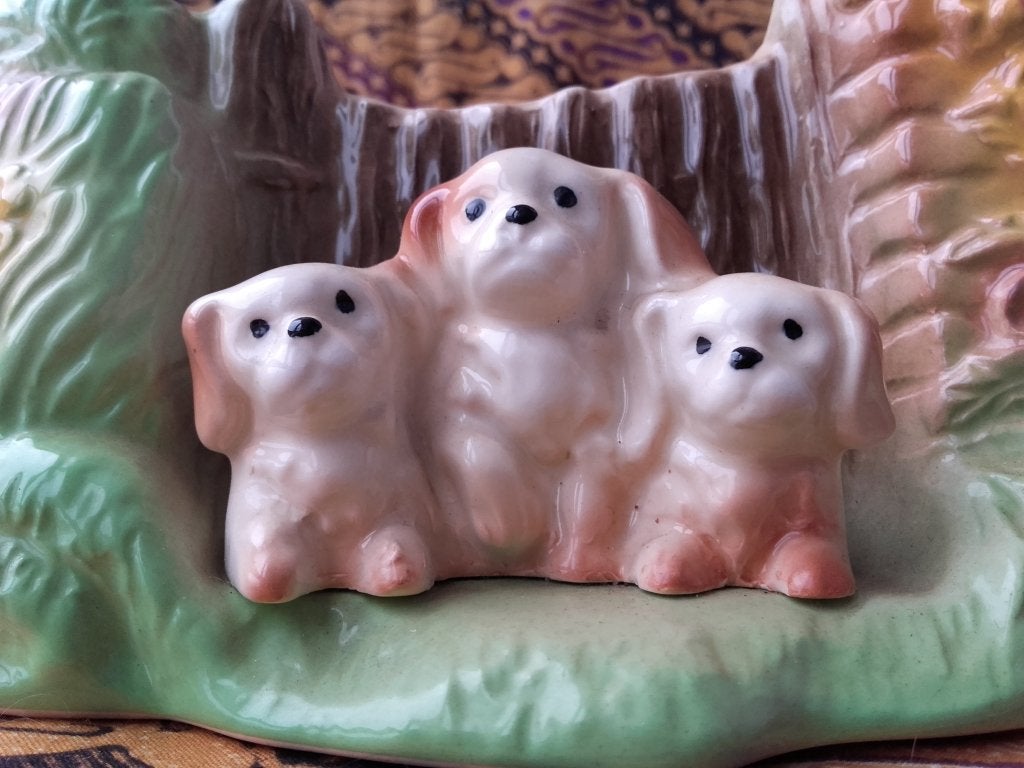 Oud Eastgate bloembakje uit Engeland met drie honden 18,5 cm, Antiek en Kunst, Ophalen of Verzenden