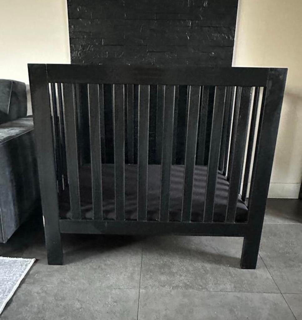 Zwarte box met matras, Kinderen en Baby's, Boxen, Ophalen, Gebruikt, Vierkant, In hoogte verstelbaar