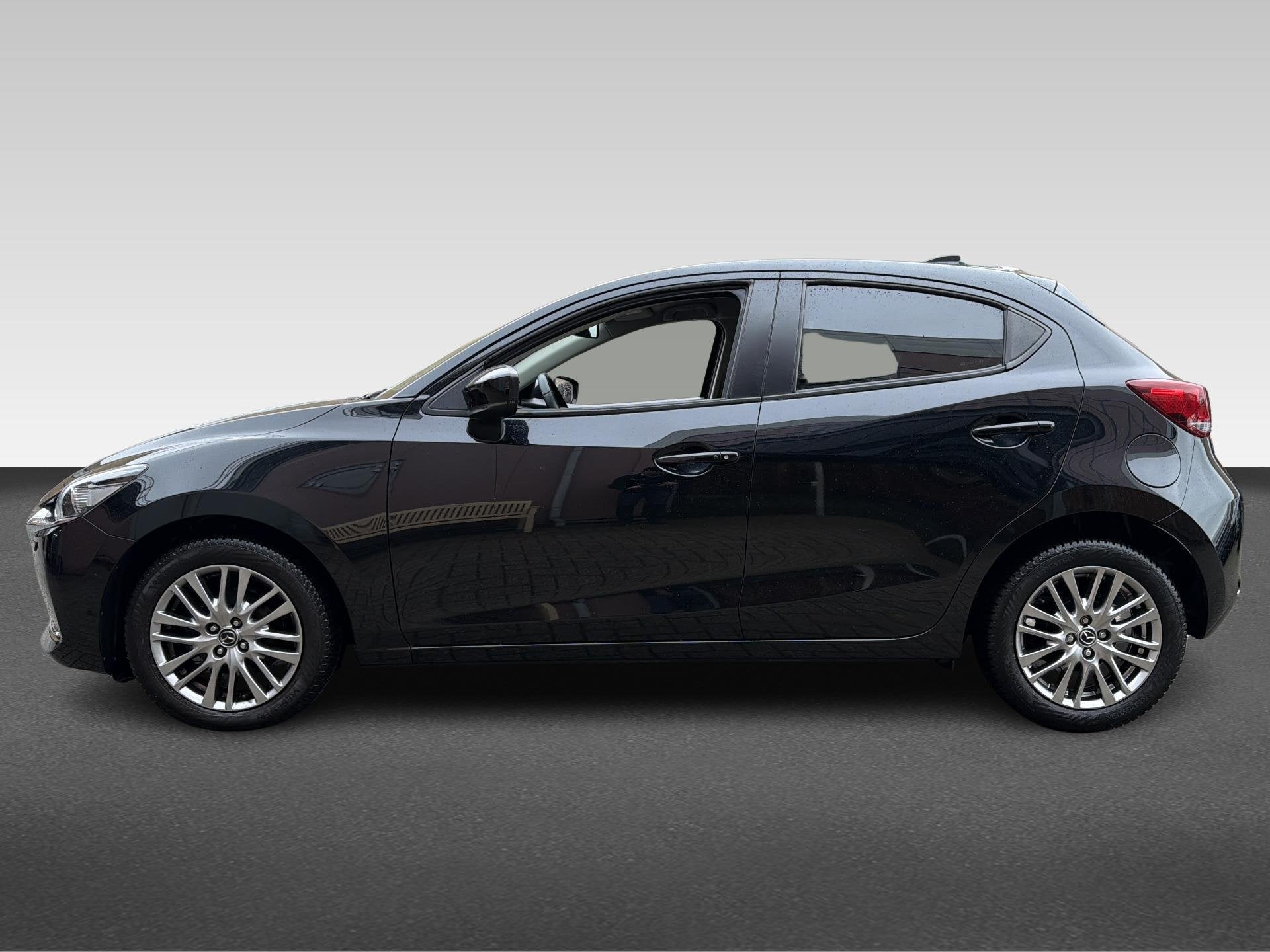 Mazda 2 1.5 SKYACTIV-G 90PK Luxury, Auto's, Voorwielaandrijving, 4 cilinders, Zwart, Origineel Nederlands