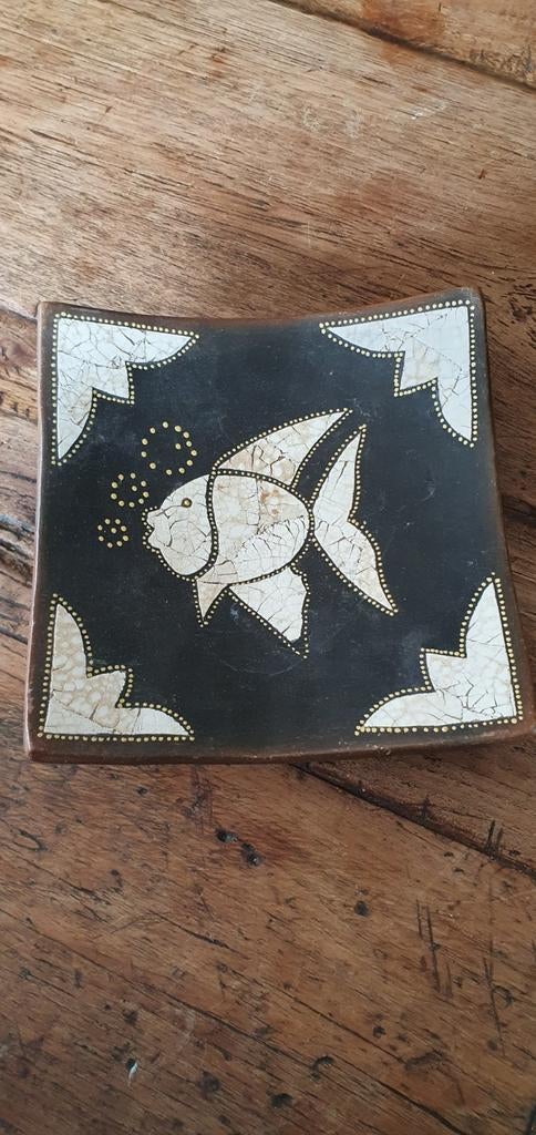 Vintage bord met ingelegde scherven vis, Antiek en Kunst, Ophalen of Verzenden