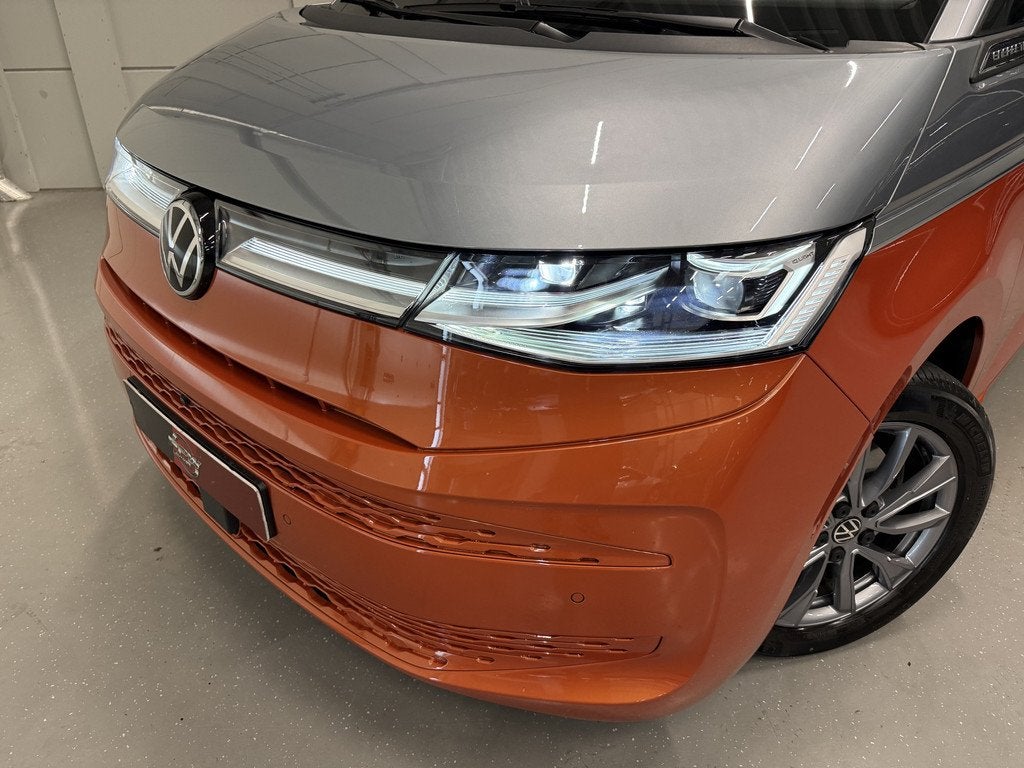 Volkswagen Multivan 1.4 eHybrid Energetic PANO/TREKHAAK/MASS, Gebruikt, Zwart, Met garantie (alle), 7 stoelen
