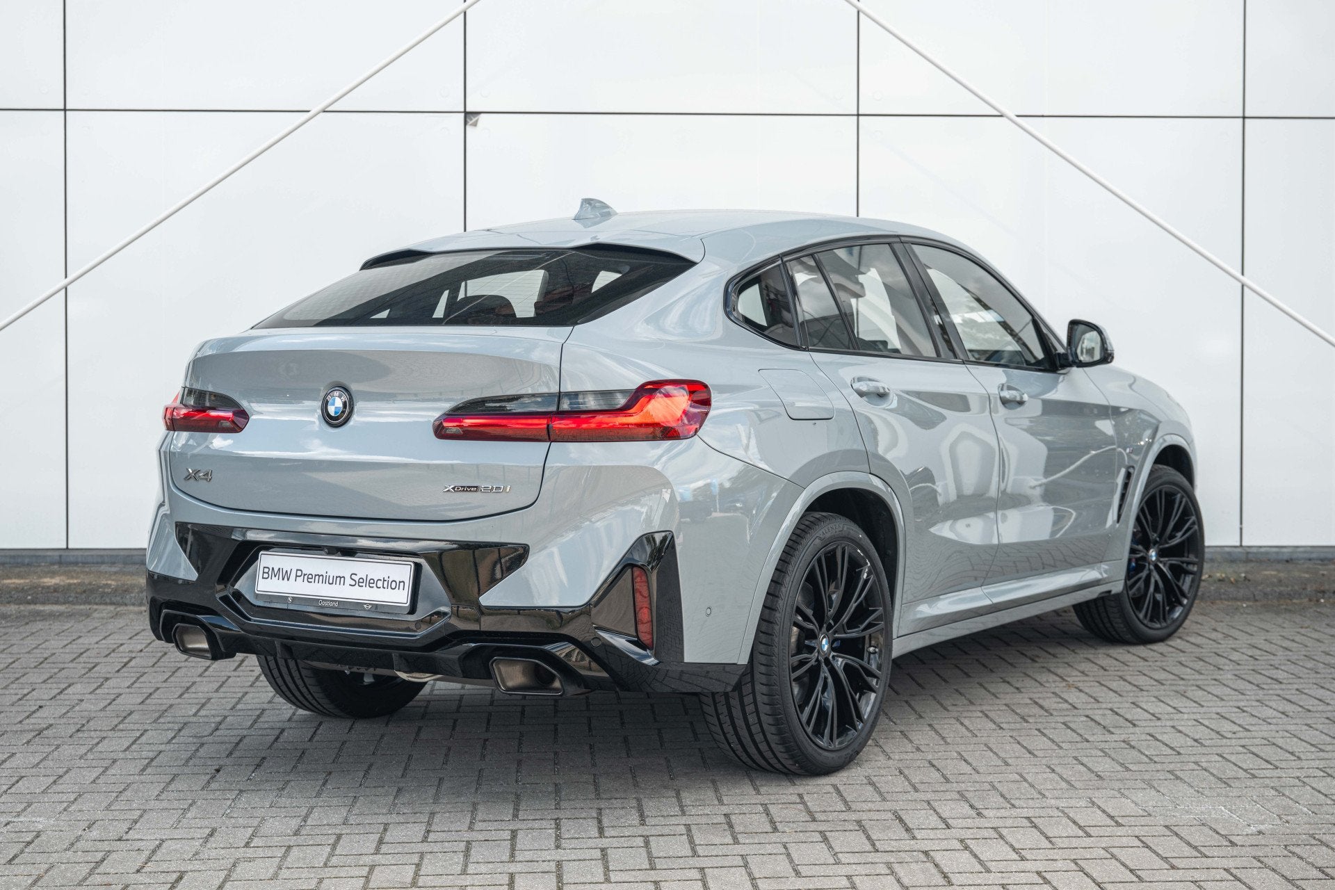 BMW X4 xDrive20i M Sport Automaat / Trekhaak / Sportstoelen, Gebruikt, 4 cilinders, Bedrijf, X4