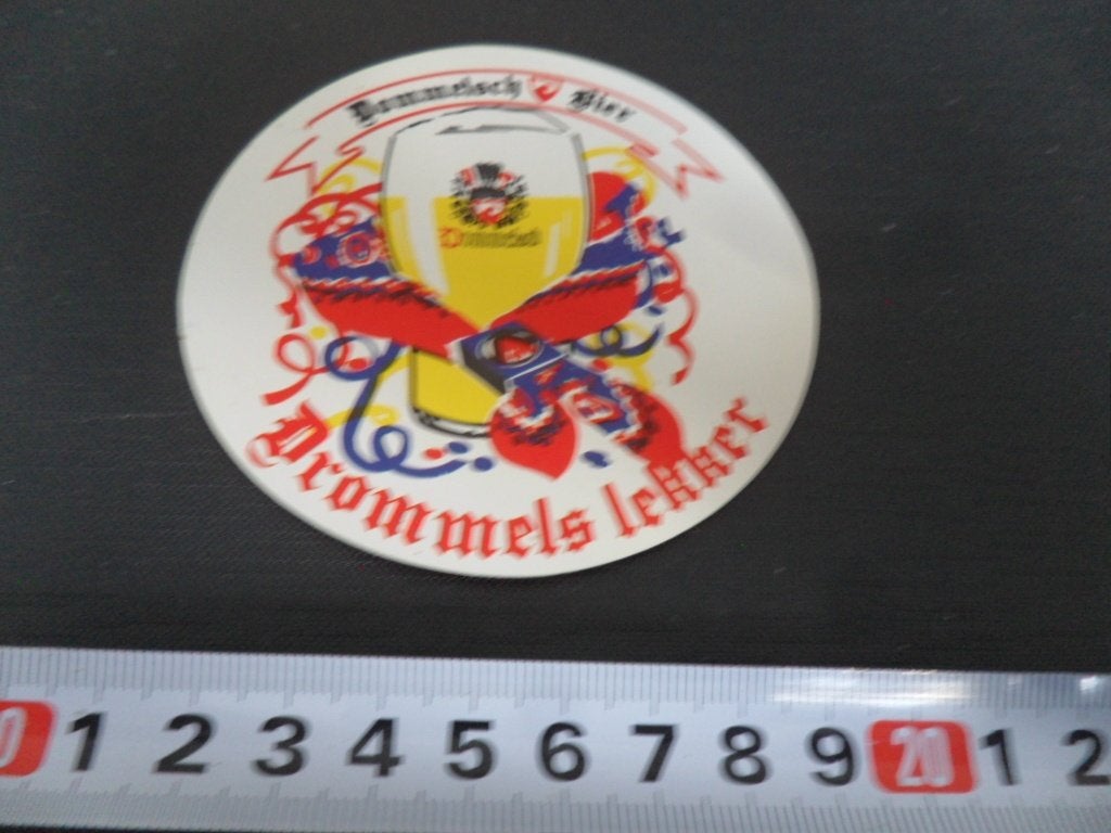 sticker DOMMELSCH bier  Drommels lekker  carnaval *, Verzamelen, Stickers, Zo goed als nieuw, Ophalen