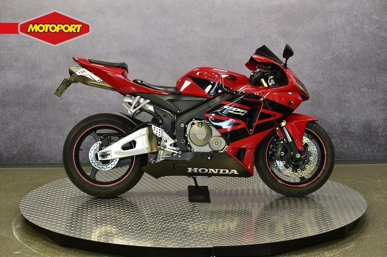 Honda CBR 600 RR (bj 2006), Honda Motor Europe, Bedrijf, Sport, Crystal Bldng B-Unit B11.2 Rivium Blv200
2909 LK  Capelle aan den IJsel, NL