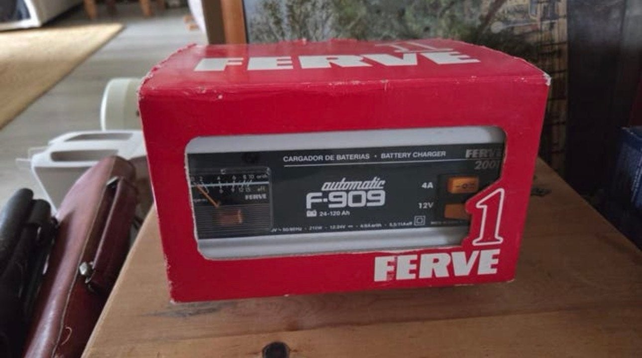 Ferve F-909 Automatische Acculader 12-24V, Ophalen of Verzenden, Gebruikt, Universele onderdelen