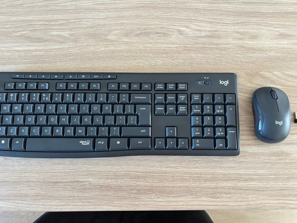 Logitech muis en toetsenbord draadloos, Computers en Software, Toetsenborden, Ophalen, Zo goed als nieuw