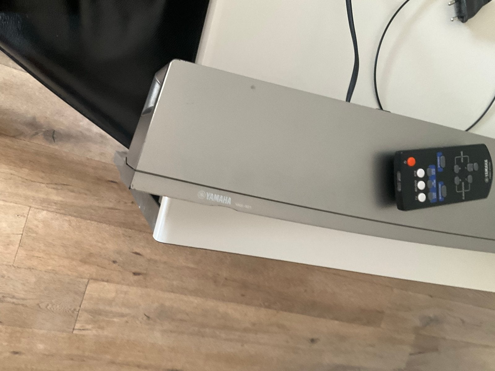 Yamaha Soundbar YAS-101 met afstandsbediening - Zilvergrijs, Ophalen, Met ingebouwde subwoofer, Zo goed als nieuw