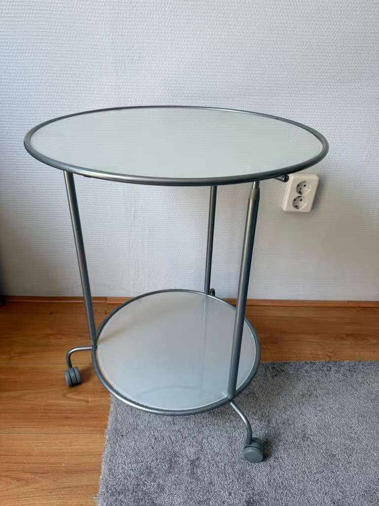 Ikea ronde glazen bijzettafel op wieltjes, Huis en Inrichting, Tafels | Bijzettafels, Minder dan 55 cm, Gebruikt, Rond, Glas