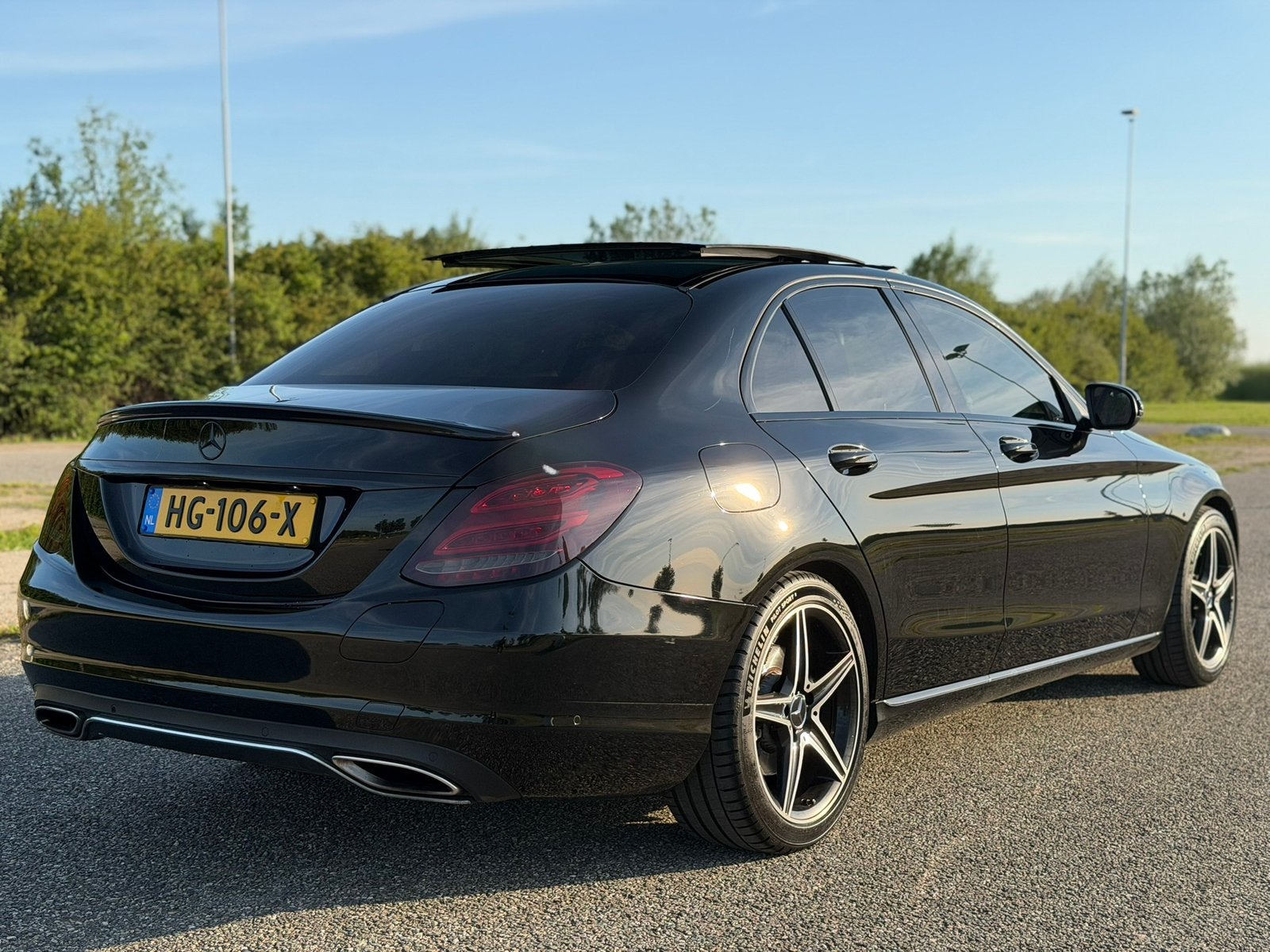 Foto 20 van Mercedes-Benz C350e 211PK | Pano | Burmester | 360 Camera