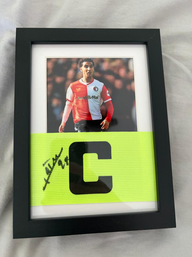 Gesigneerde aanvoerdersband Oussama Targhalline ingelijst, Ophalen of Verzenden, Zo goed als nieuw, Buitenlandse clubs, Overige typen