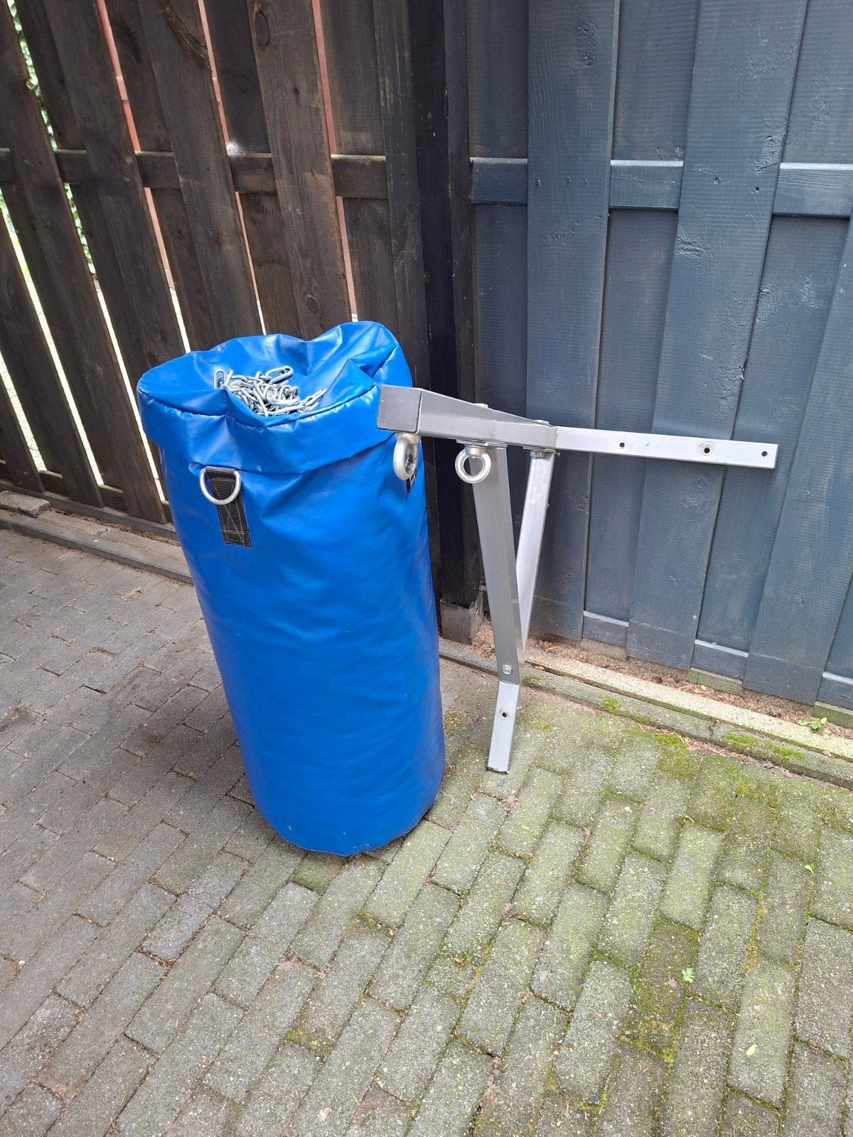 Blauwe bokszak met ophangsysteem, Sport en Fitness, Ophalen, Gebruikt, Bokszak