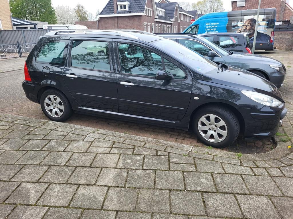 Peugeot 307 1.6 16V XR Break 2007 Zwart, 4 cilinders, 715 kg, 7 stoelen, Zwart