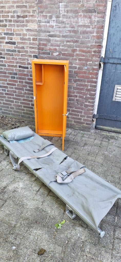 EHBO brancardkast met opvouwbare veldbrancards, Ophalen, Gebruikt