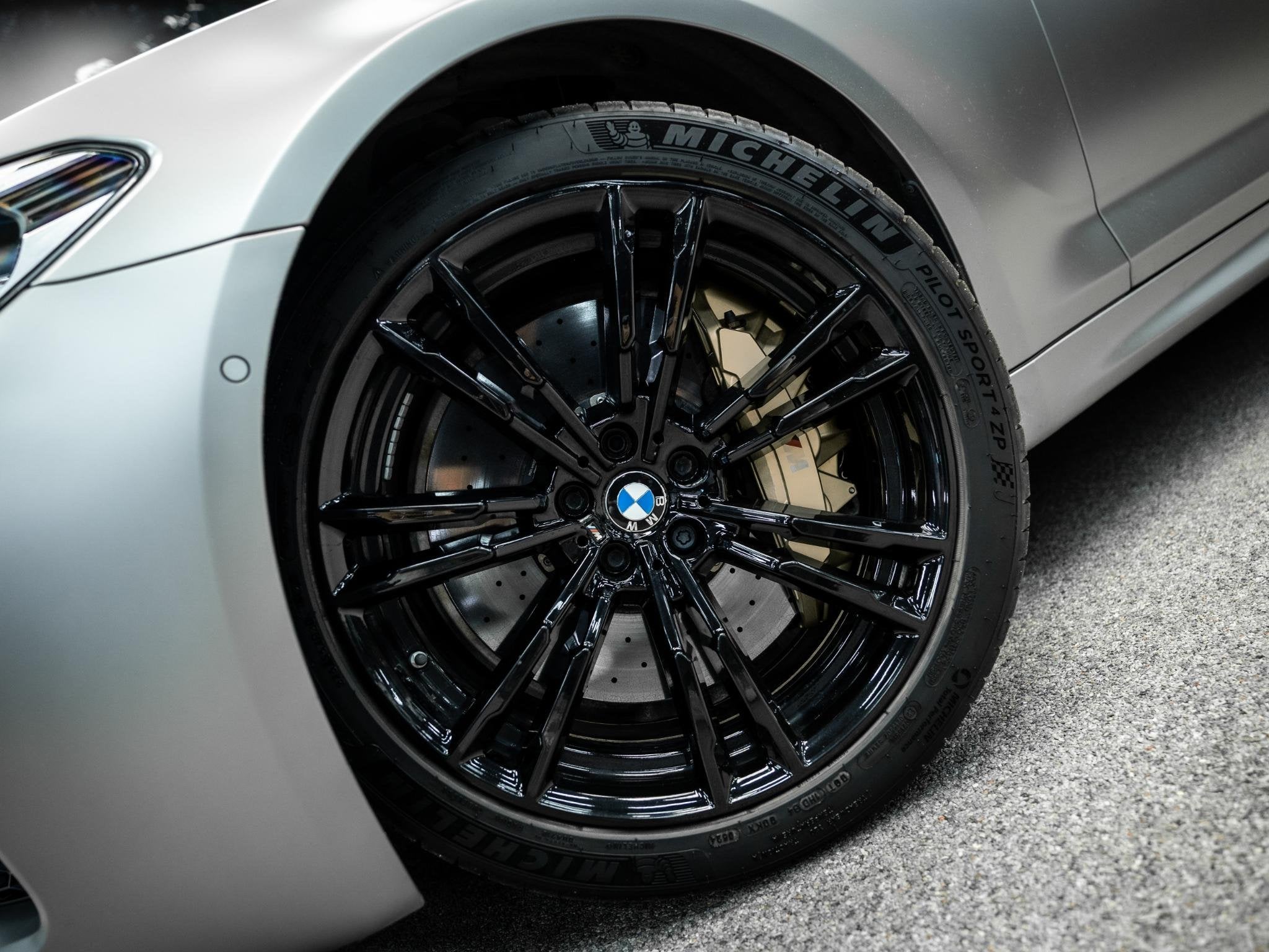 BMW M5 M5 Vol uitgevoerde NL geleverde M5 frozen grey, Automaat, Gebruikt, 2000 kg, Bedrijf
