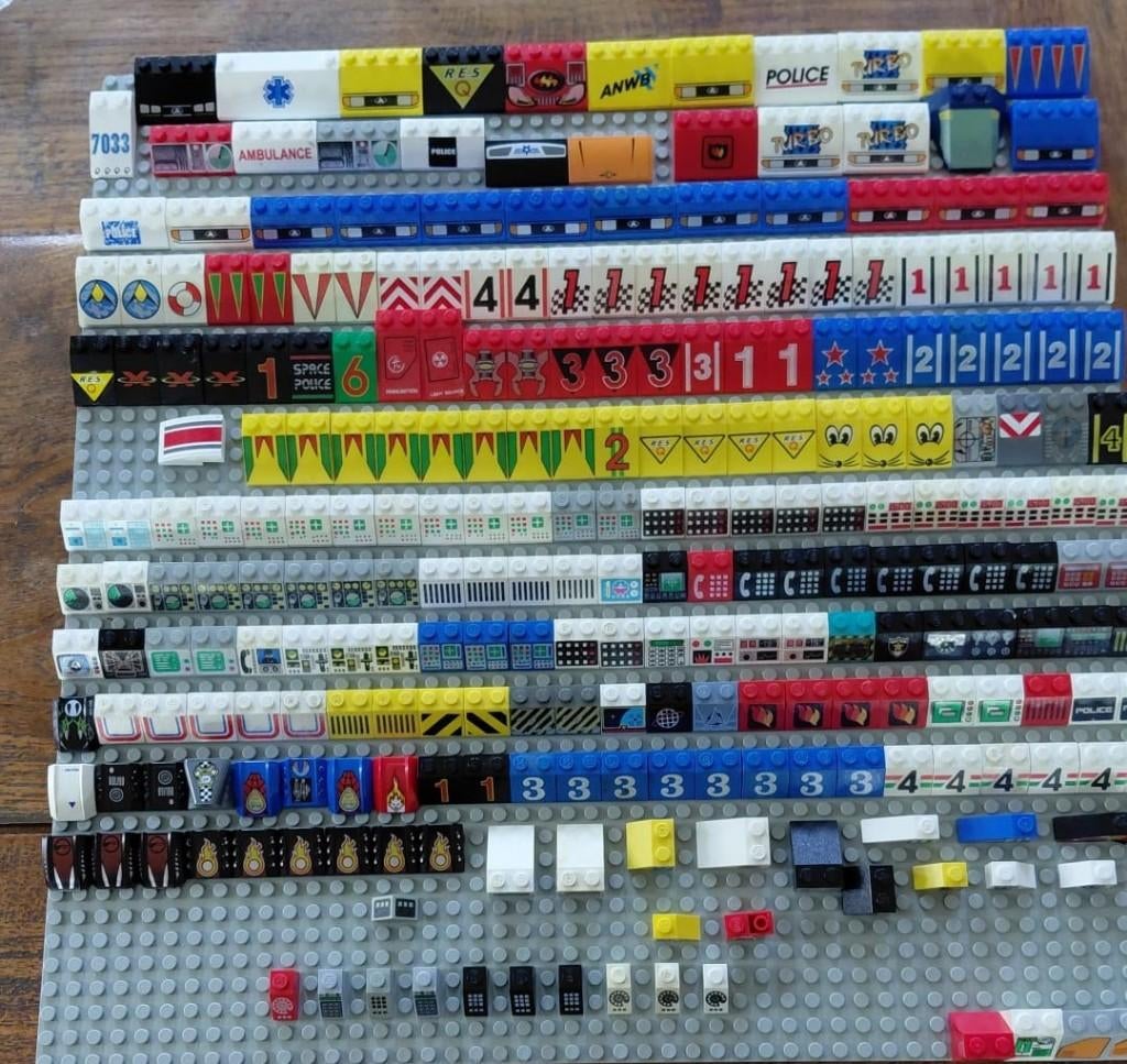 LEGO schuine steentjes slope met afbeeldingen, Kinderen en Baby's, Speelgoed | Duplo en Lego, Overige thema's, Lego, Accessoire
