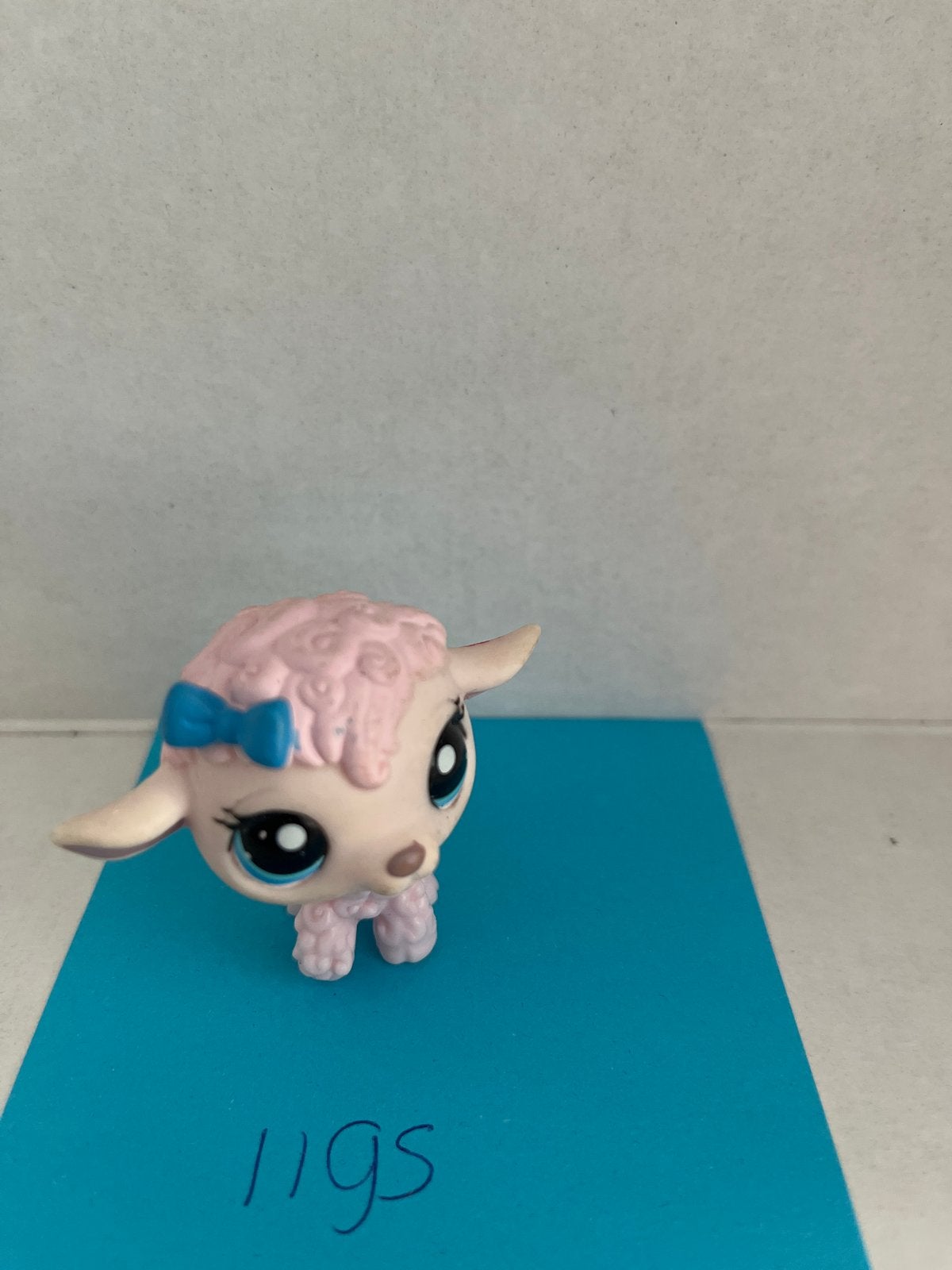 LPS Littlest Pet Shop #1195 Roze Lammetje met Blauwe Strik, Kinderen en Baby's, Ophalen of Verzenden, Gebruikt, Jongen of Meisje