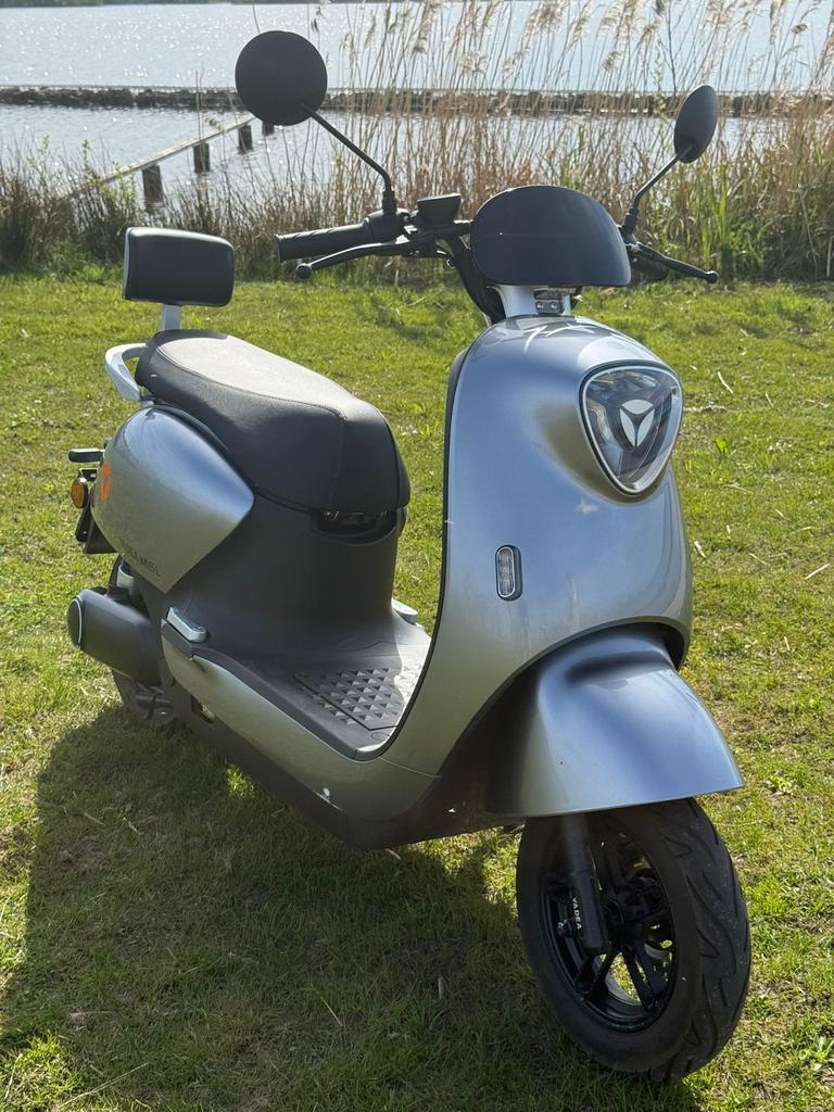 Yadea m6l Elektrische scooter bwjr 2024, Fietsen en Brommers, Scooters | Overige merken, Ophalen, Zo goed als nieuw, Elektrisch