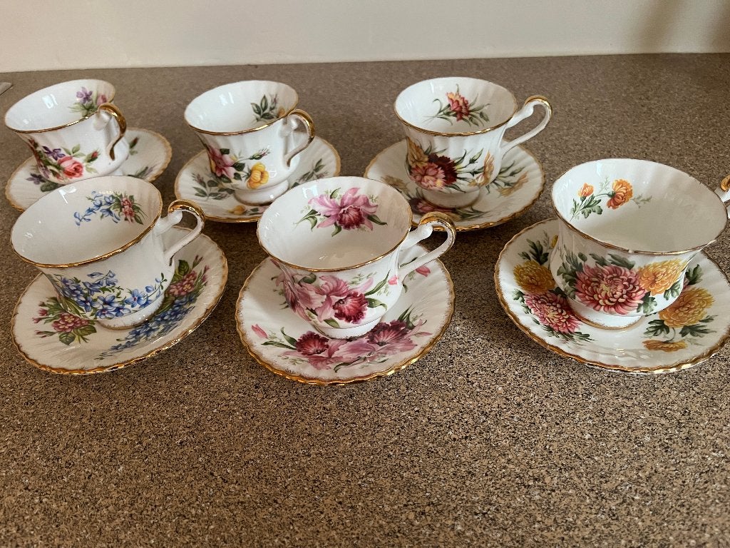 DIVERSE PORSELEINEN ITEMS  32 STUKS    MOET NU WEG!!, Ophalen