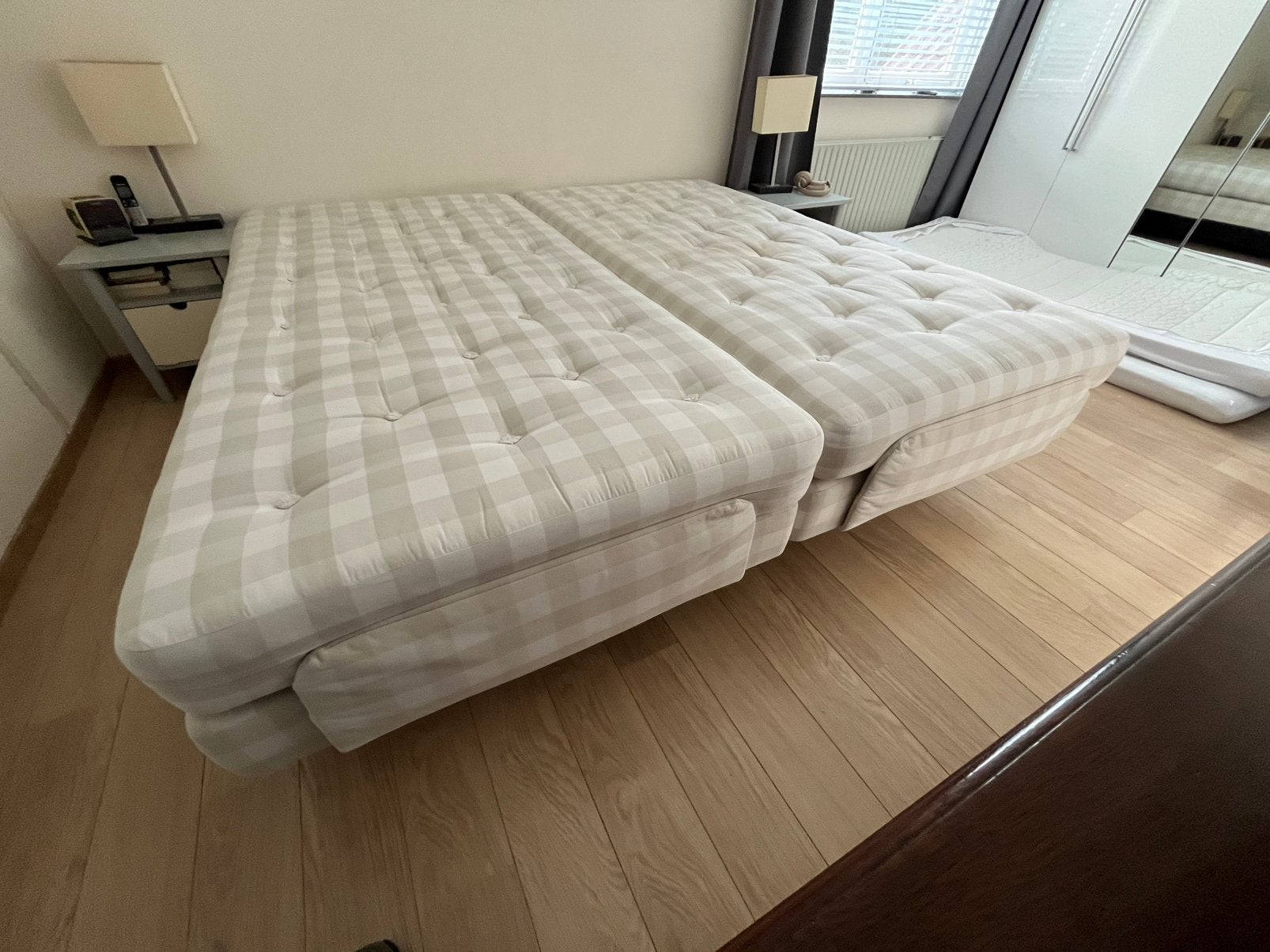 Hastenens boxspring 210x210, Ophalen, Zo goed als nieuw, Tweepersoons