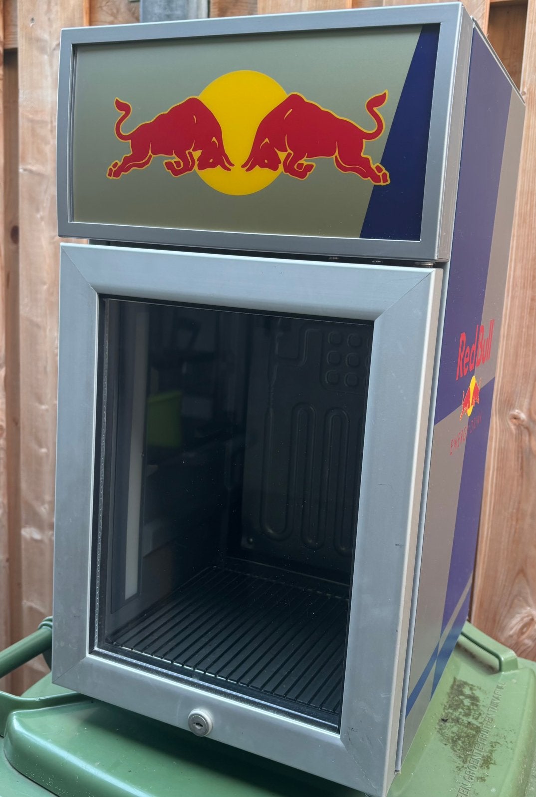 Red bull koelkastje defect, Witgoed en Apparatuur, Koelkasten en IJskasten, Ophalen, Zonder vriesvak, Minder dan 45 cm, Minder dan 85 cm