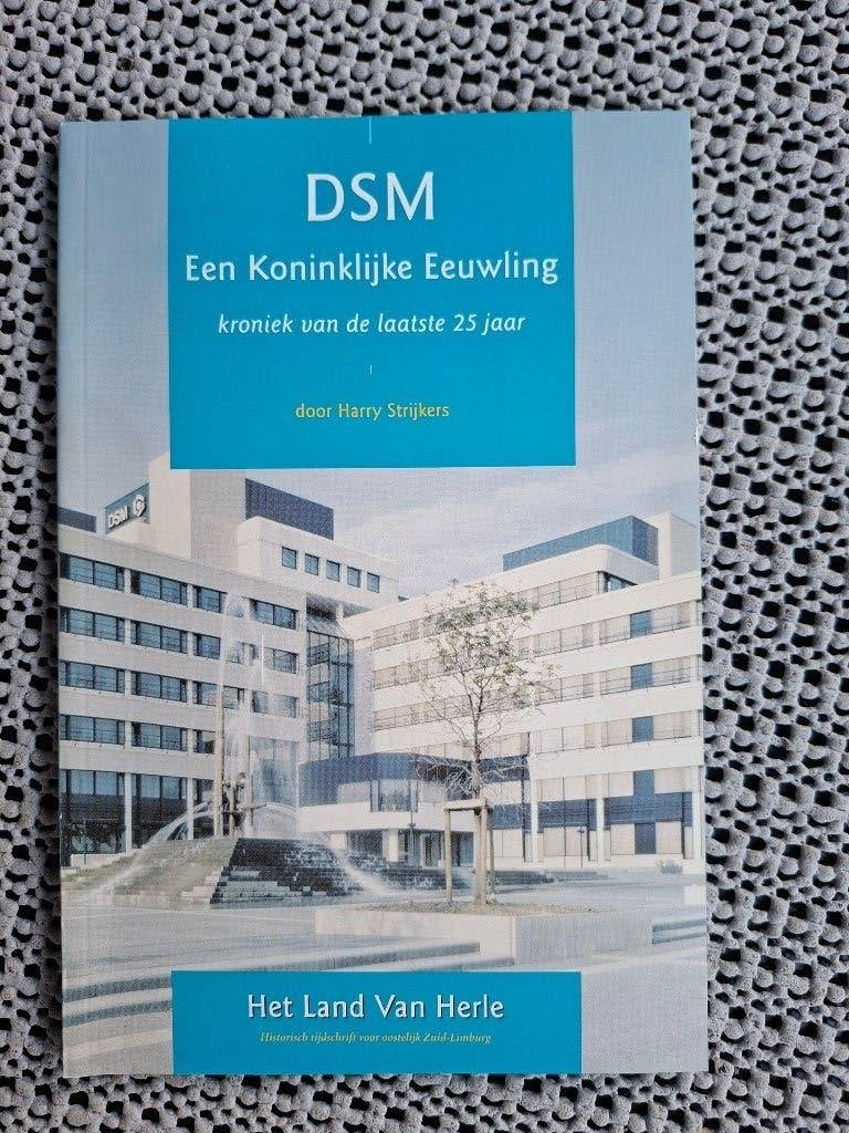 DSM Een koninklijke eeuwling, Ophalen of Verzenden, Zo goed als nieuw