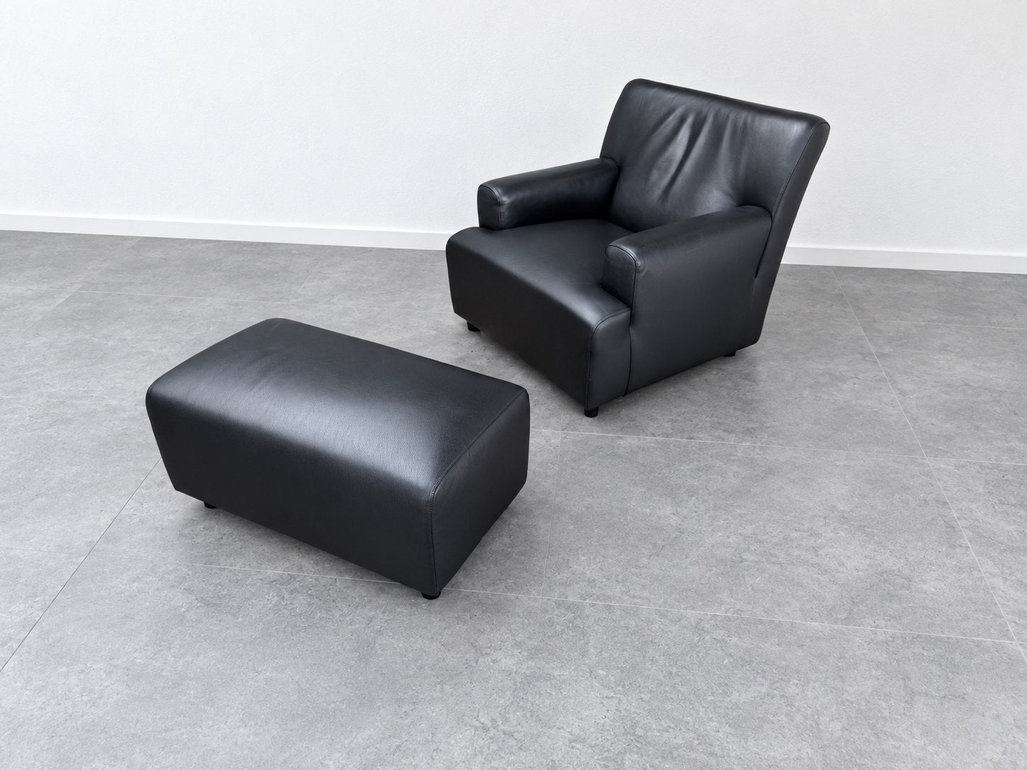Wittmann 'Sabra' Fauteuil + Hocker - Zwart Leer, Huis en Inrichting, 75 tot 100 cm, Ophalen of Verzenden, Zo goed als nieuw, 50 tot 75 cm