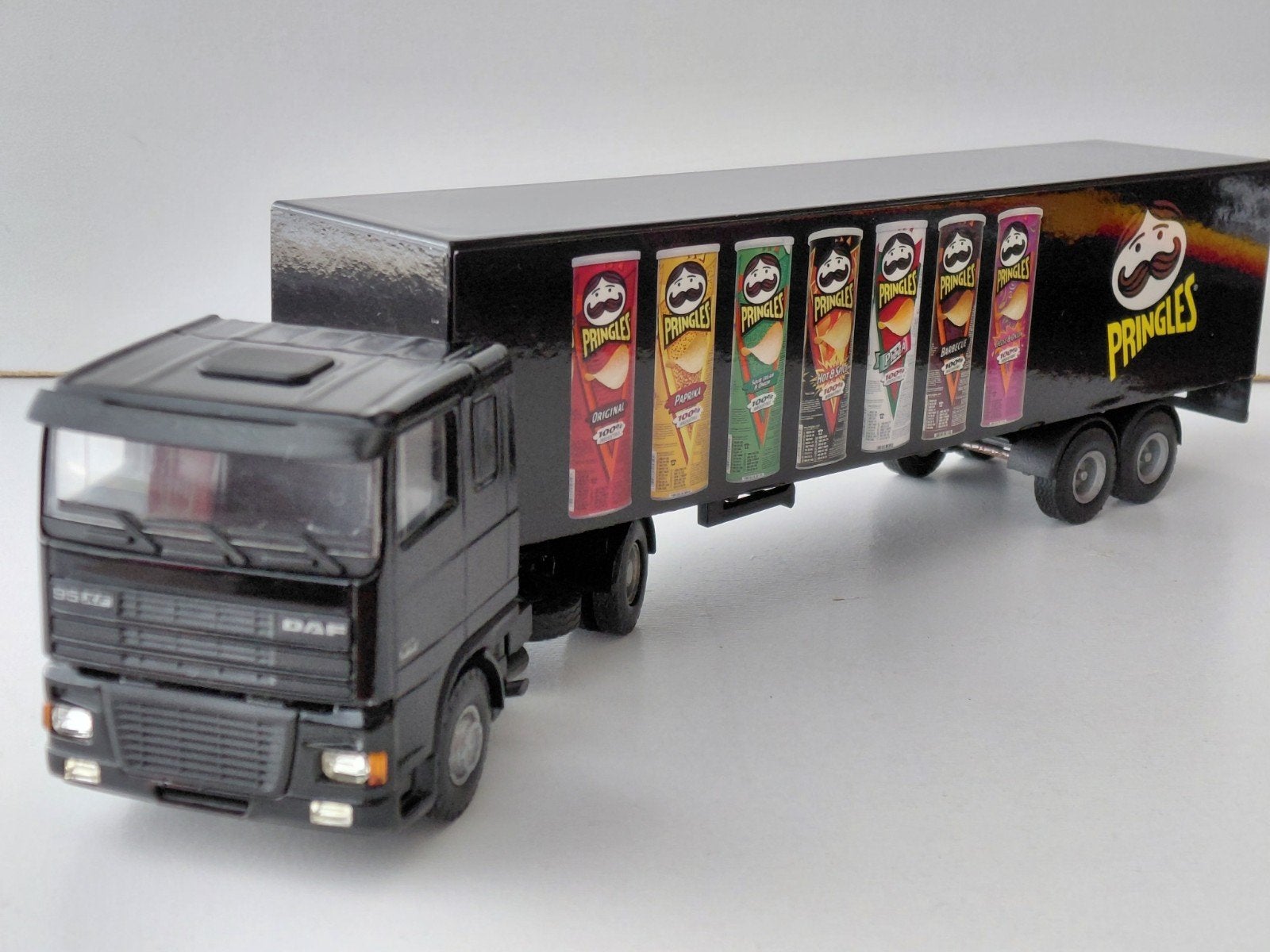Lion Car DAF 95XF oplegger Pringles vrachtauto modelauto, Ophalen of Verzenden, Zo goed als nieuw, Bus of Vrachtwagen, Lion Toys