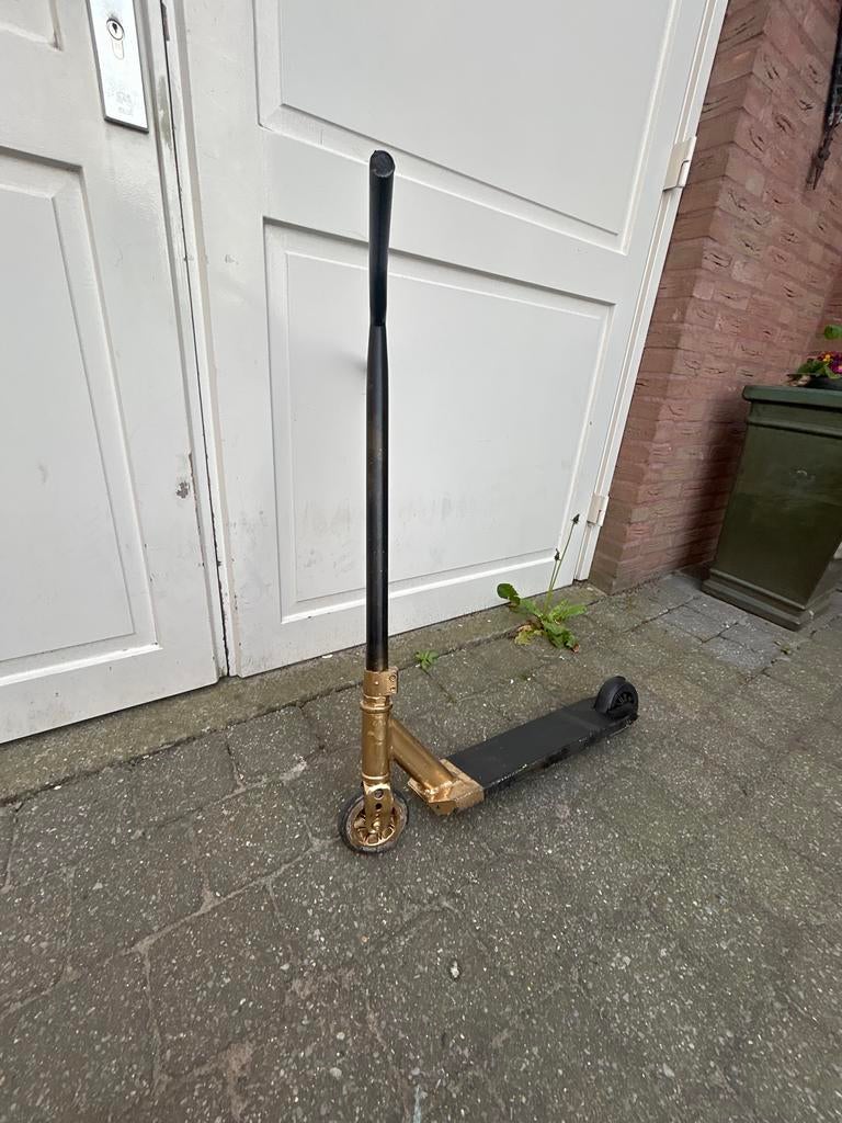Zwarte step met gouden accenten, Ophalen, Gebruikt, Gewone step