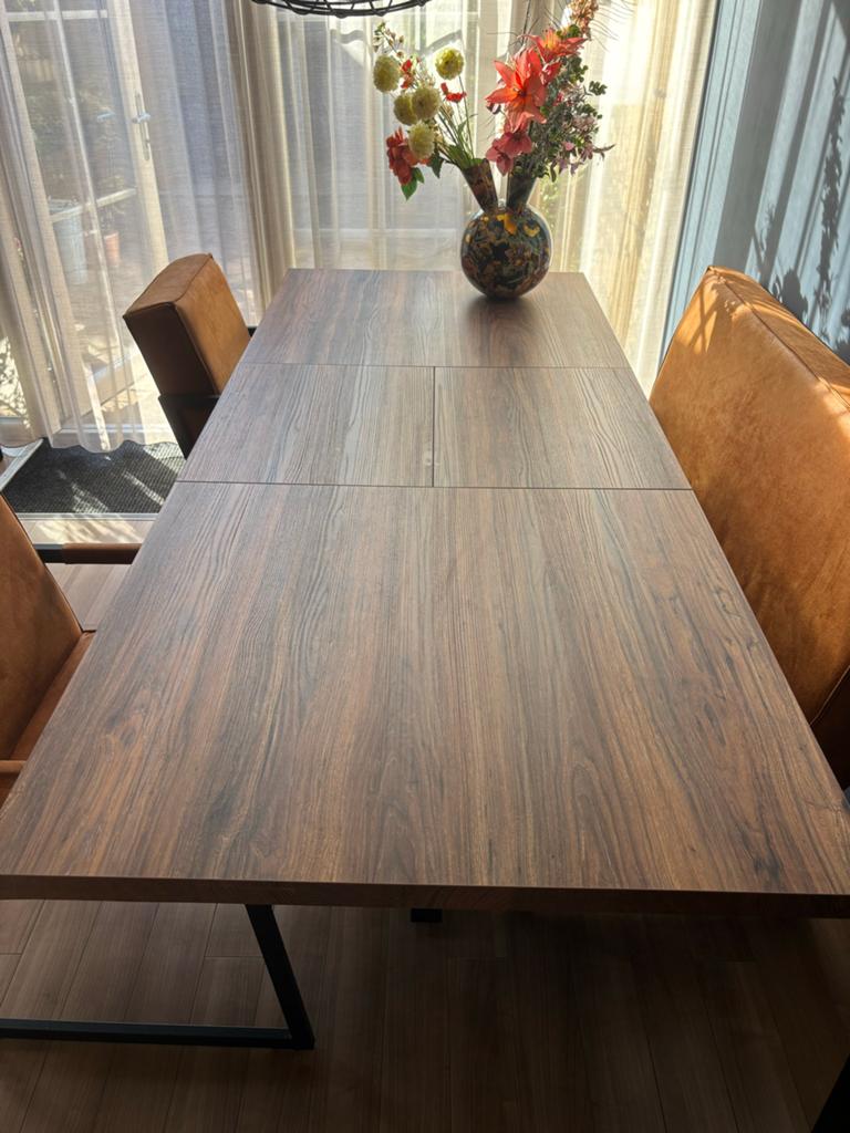 Uitschuifbare eettafel met metalen onderstel, Ophalen, 50 tot 100 cm, Zo goed als nieuw, 150 tot 200 cm