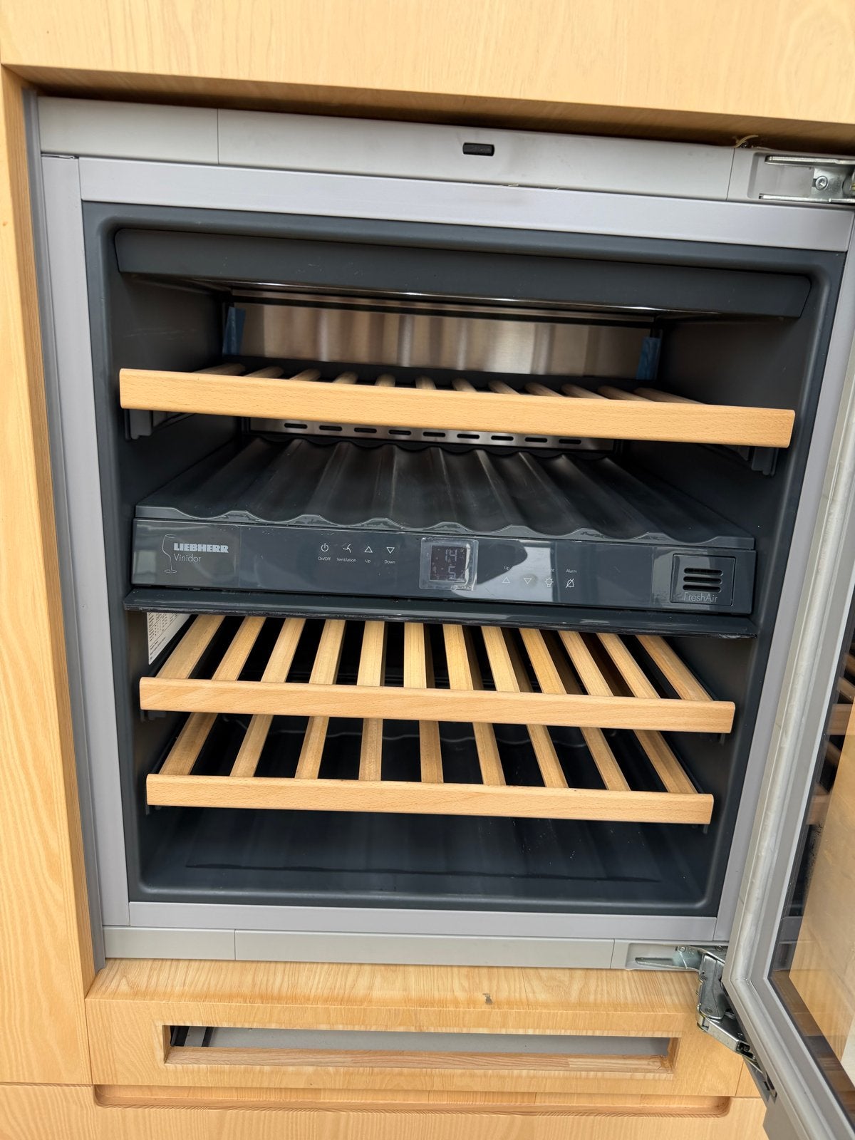 Liebherr Vinidor Wijnkoelkast - NIEUWPRIJS €2399 NU €700, Witgoed en Apparatuur, Koelkasten en IJskasten, Zonder vriesvak, 60 cm of meer