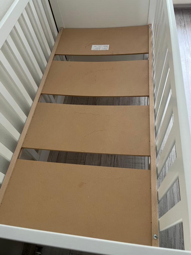 Ledikantje, wit, maat 60x120, Kinderen en Baby's, Kinderkamer | Bedden, Gebruikt, 140 tot 160 cm, Minder dan 70 cm, Ophalen