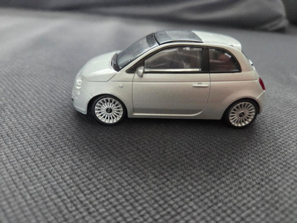 Fiat 500 Miniatuurauto 1:43 - Mondo Motors/New Ray, Ophalen of Verzenden, Gebruikt, Auto, Overige merken