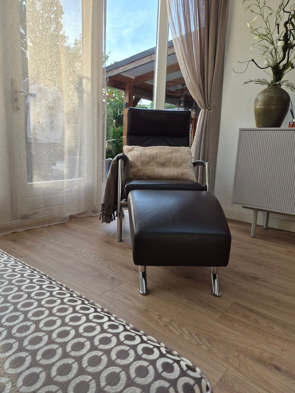 Leolux Dark Brown Fauteuil incl hocker €350, Huis en Inrichting, Ophalen of Verzenden, Zo goed als nieuw, Minder dan 75 cm, Leer