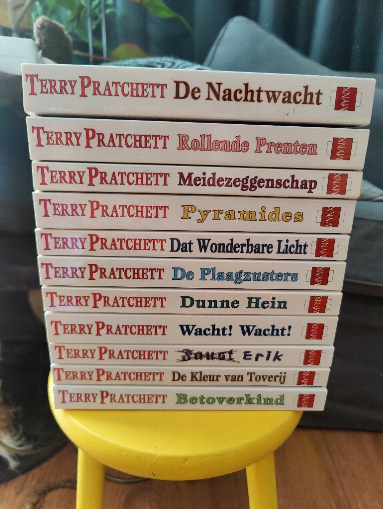 Terry Pratchett - Schijfwereld - Discworld - NL EN - 32x, Boeken, Ophalen of Verzenden, Gelezen