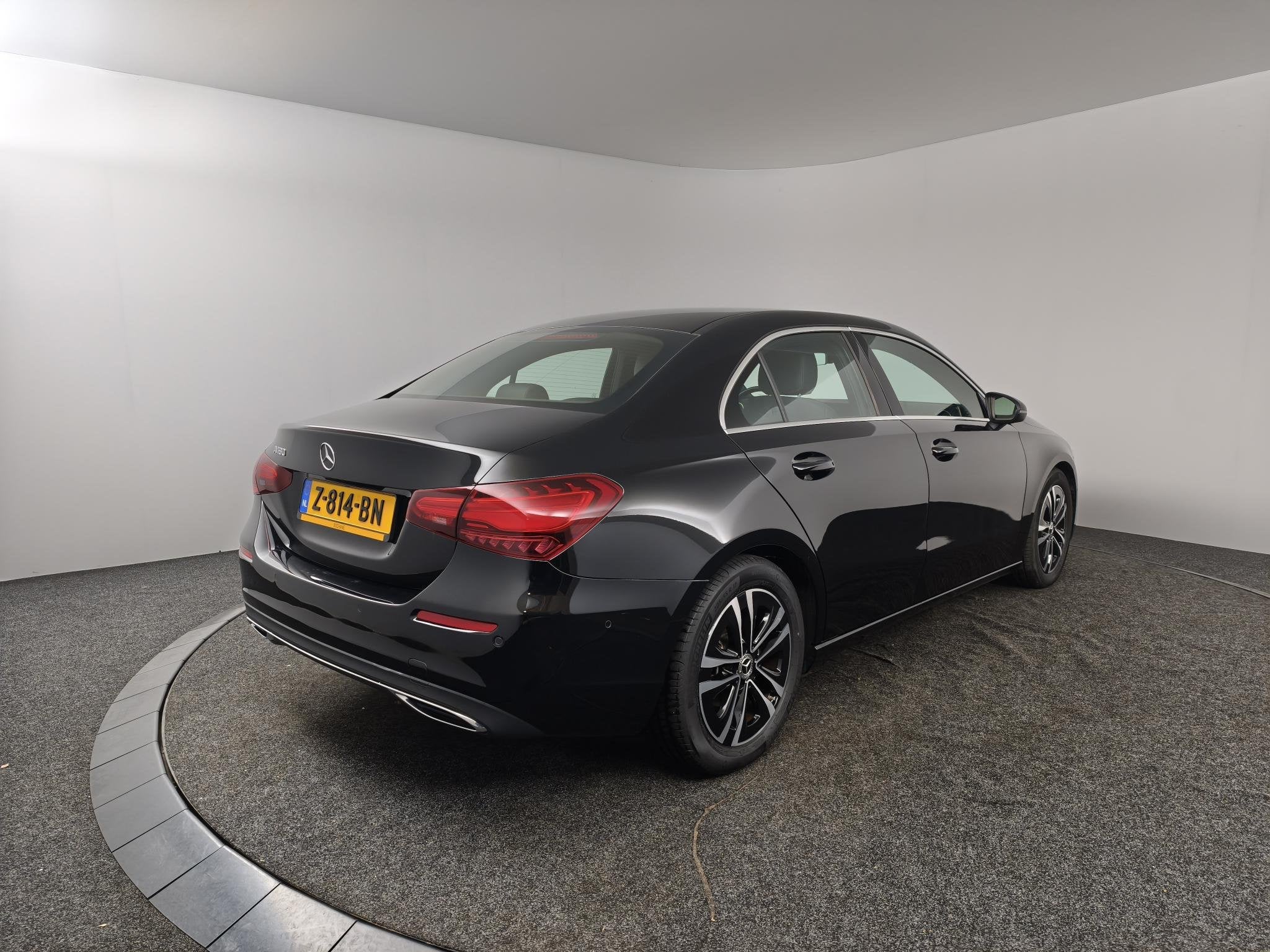 Mercedes-Benz A-klasse 180 Business Line | Camera | Navigati, Auto's, 136 pk, Gebruikt, Met garantie (alle), Leder en Stof