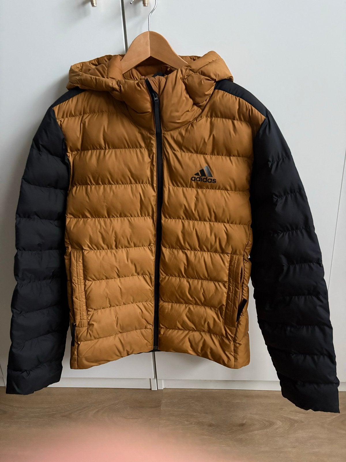 Adidas gewatteerde jas - Maat M, Ophalen of Verzenden, Zo goed als nieuw, Maat 48/50 (M), Bruin
