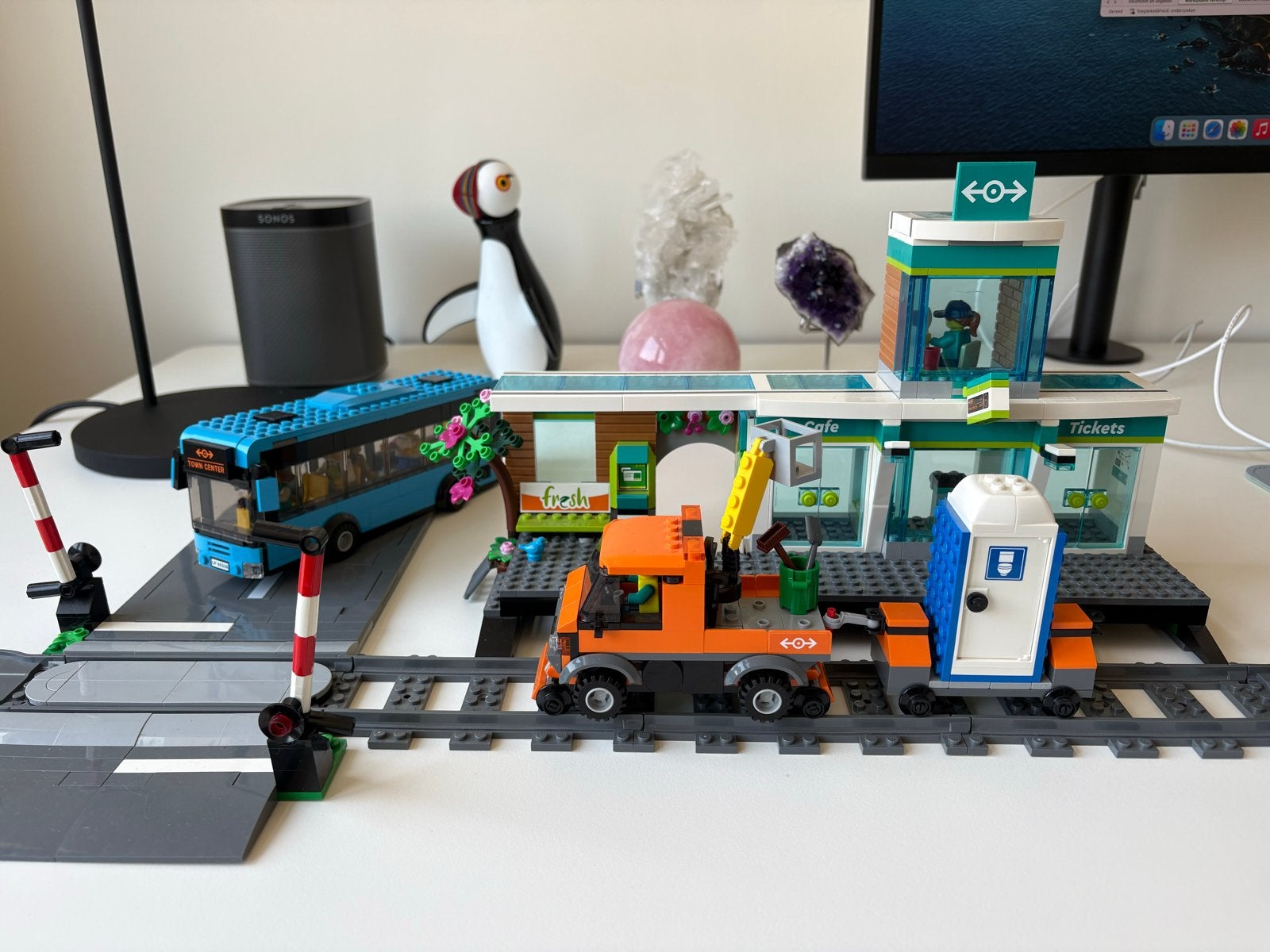 LEGO City 60335 Treinstation met bus en spoorwegovergang, Ophalen of Verzenden, Gebruikt