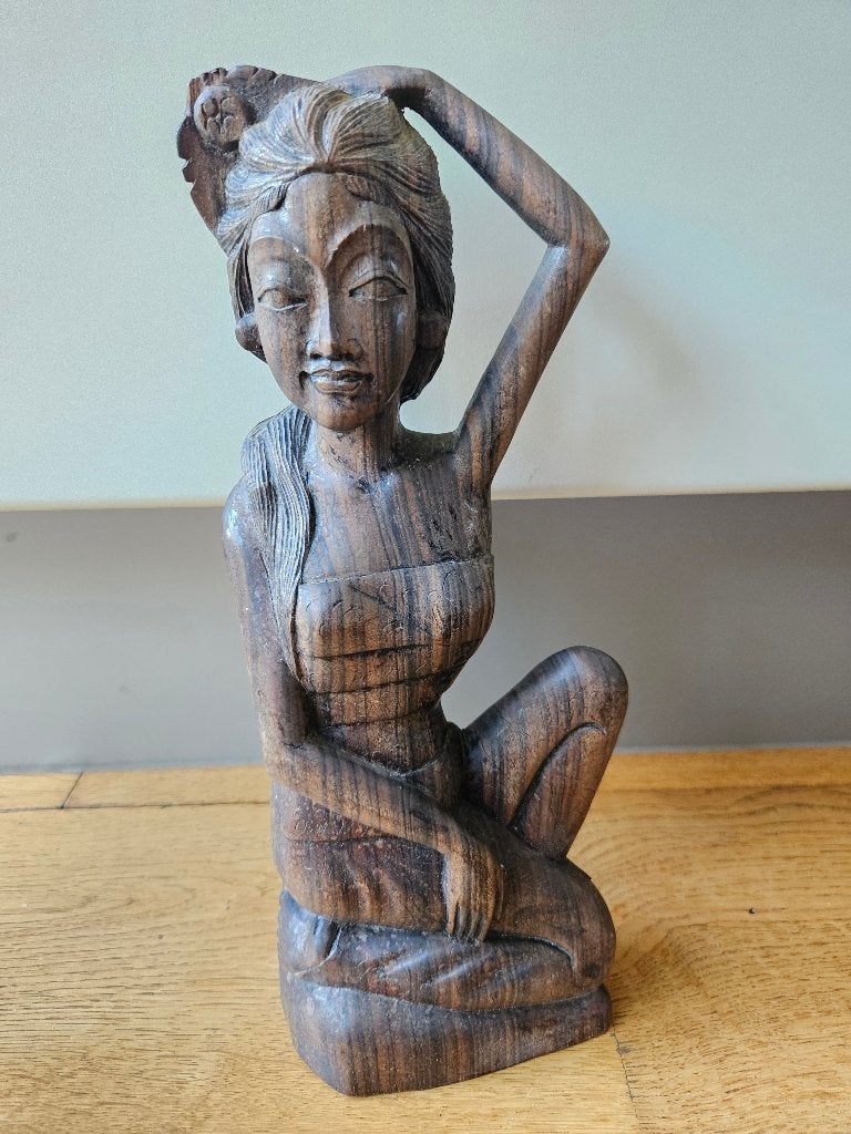 Houtsnijwerk Indonesie Balinese vrouw, Houtsnijwerk, Ophalen of Verzenden, 20 - 50 cm, Hout
