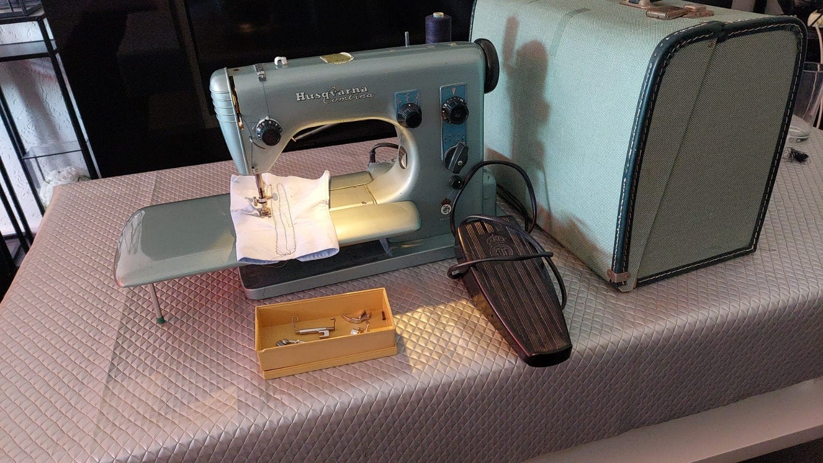 Husqvarna naaimachine, Hobby en Vrije tijd, Naaimachines en Toebehoren, Ophalen, Gebruikt, Naaimachine, Husqvarna