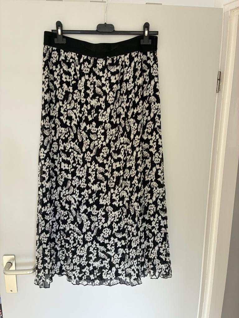 Elvira Collections Zwart-witte plooirok, mt 42, als nieuw, Kleding | Dames, Rokken, Zwart, Maat 42/44 (L), Ophalen of Verzenden