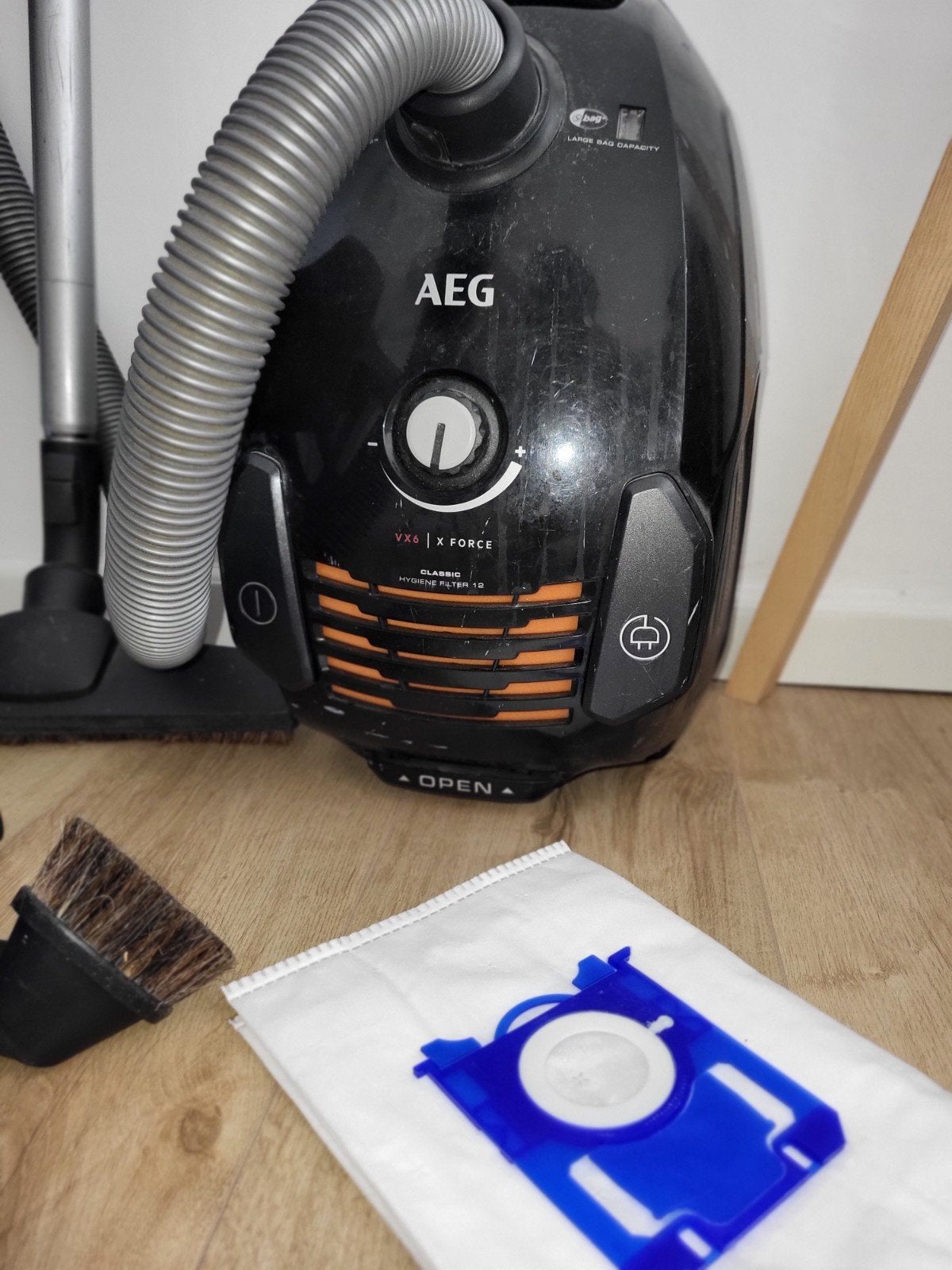 AEG VX6 X Force Sledestofzuiger met stofzakken 🍃, Stofzak, Inclusief accessoires, Gebruikt, Ophalen of Verzenden