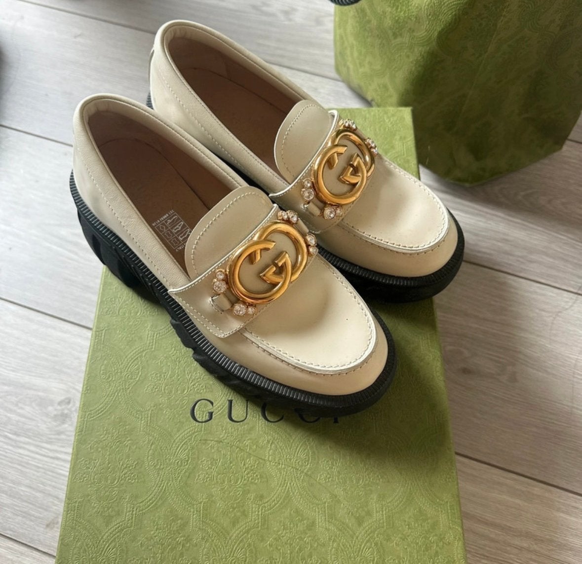 Gucci Jordaan Loafers met platformzool - Maat 36.5, Kleding | Dames, Ophalen of Verzenden, Zo goed als nieuw, Beige, Instappers